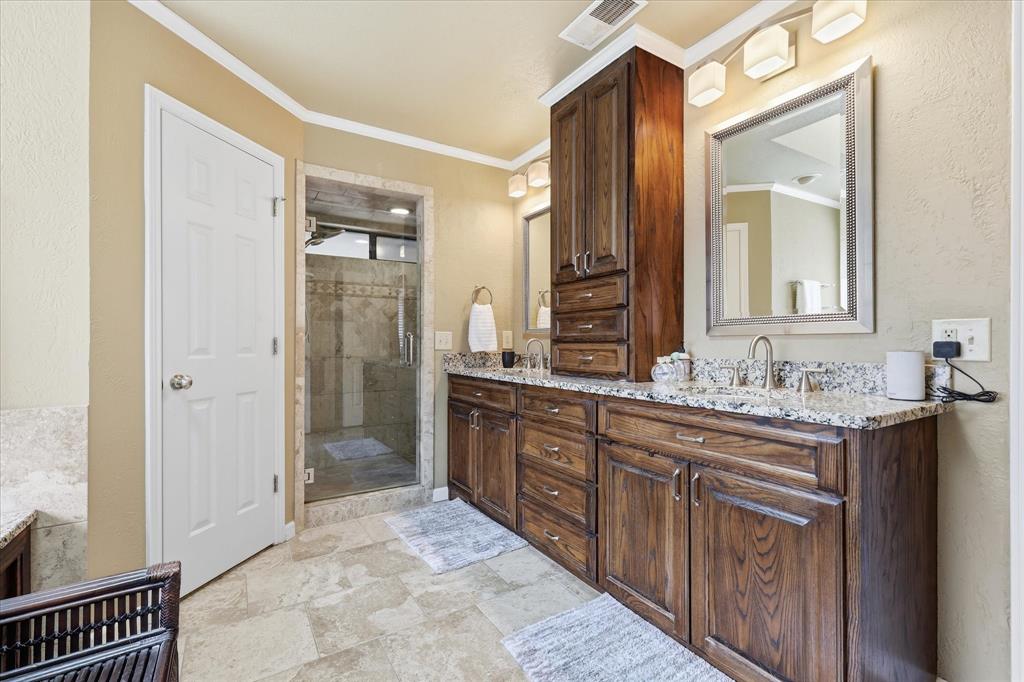 1516 Glastonbury Drive Property Photo 19