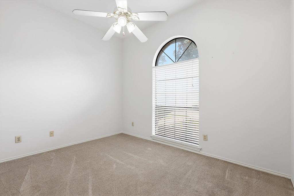 1516 Glastonbury Drive Property Photo 25