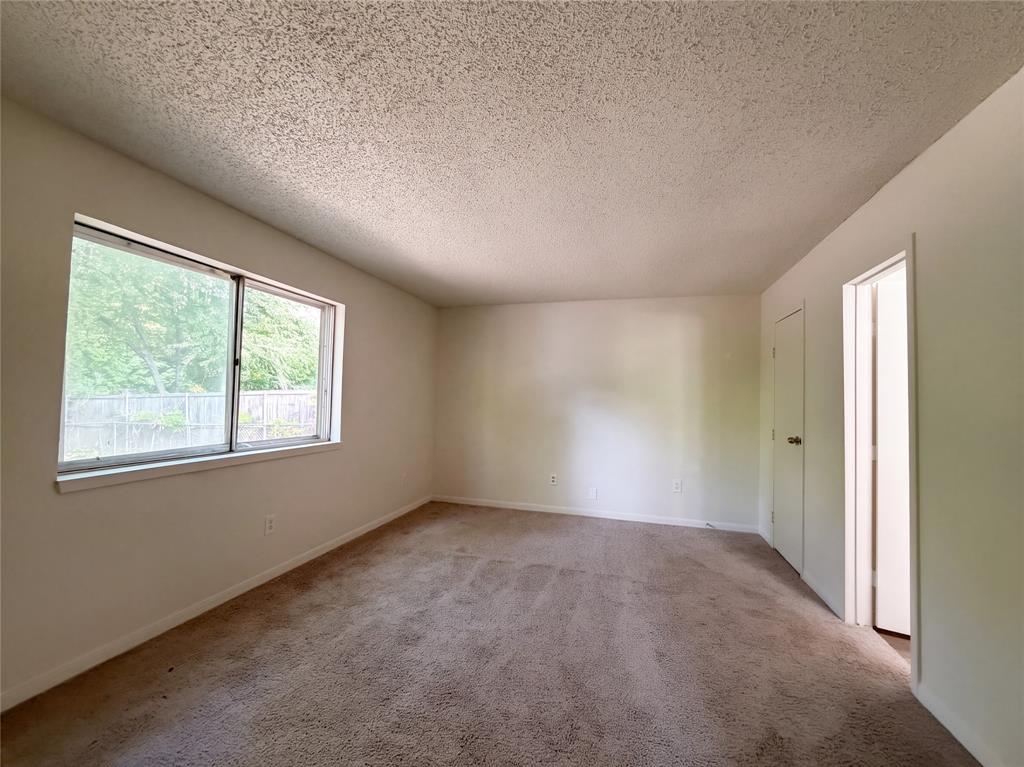 2610 Fallcreek Street Property Photo 11