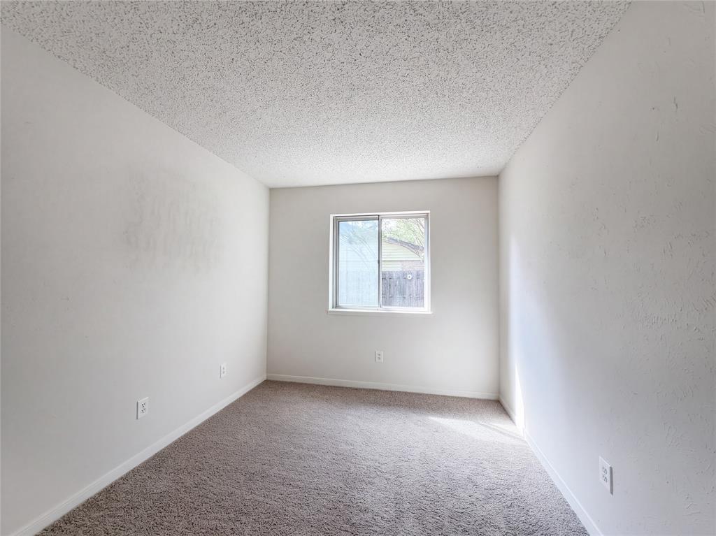 2610 Fallcreek Street Property Photo 12