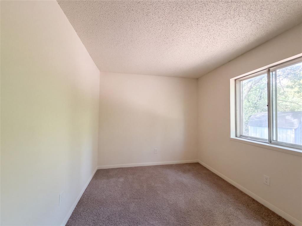2610 Fallcreek Street Property Photo 13