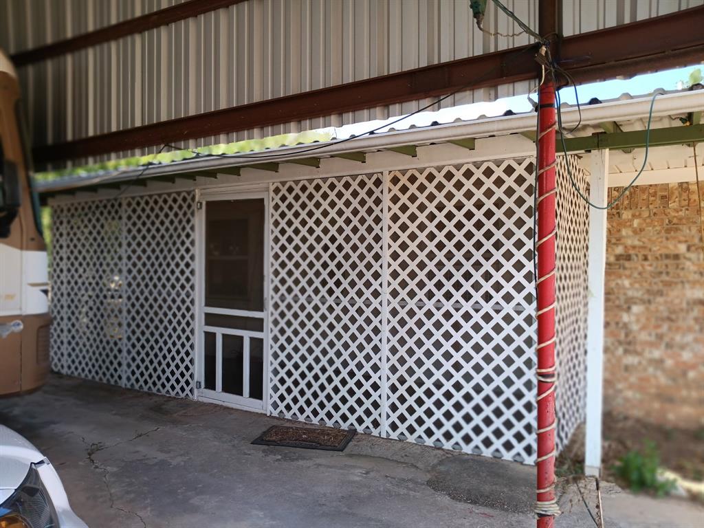 100 Pecan Street Property Photo 6