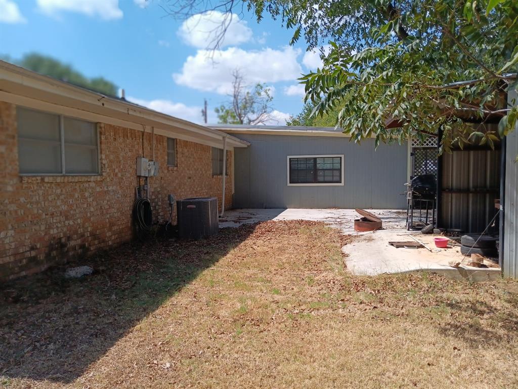100 Pecan Street Property Photo 8