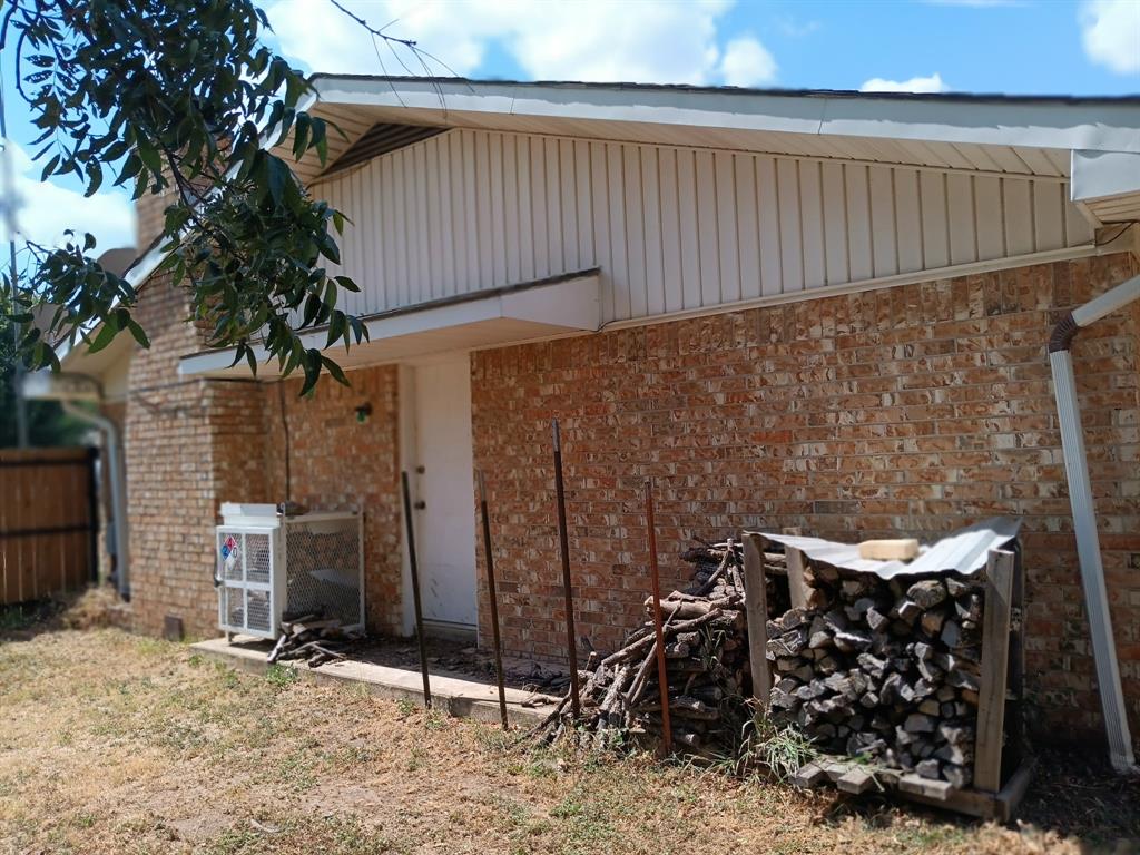 100 Pecan Street Property Photo 12
