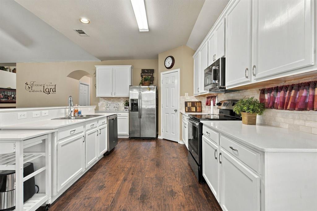 2412 Clubhouse Drive Property Photo 9