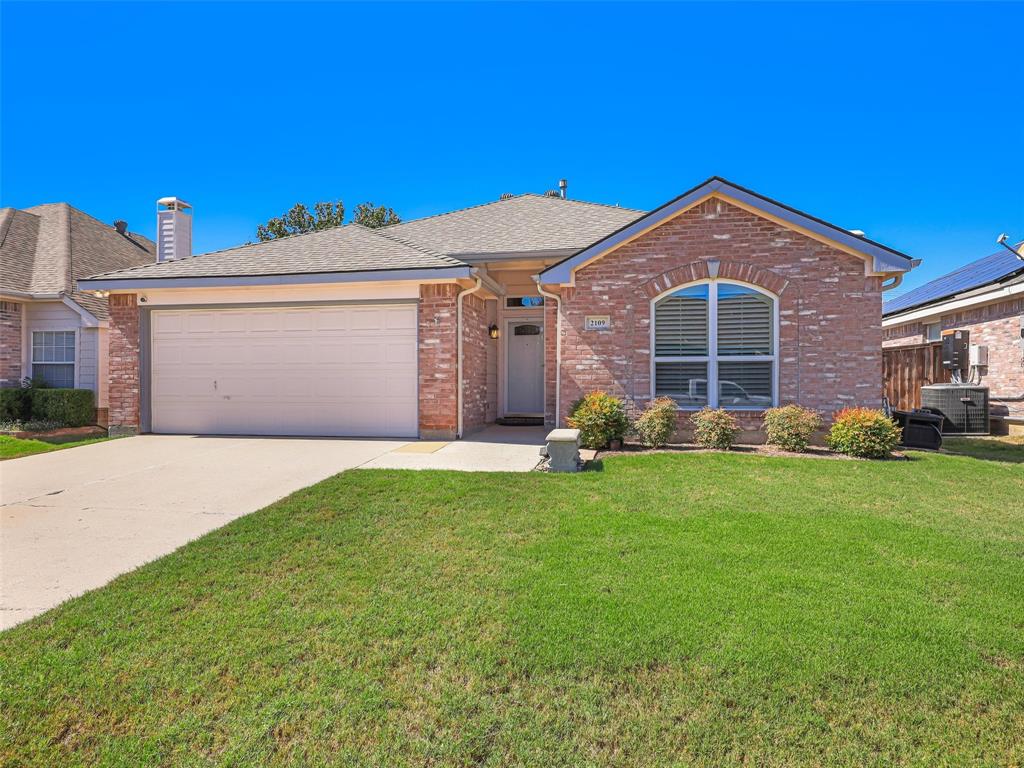 2109 Lilac Circle Property Photo 1
