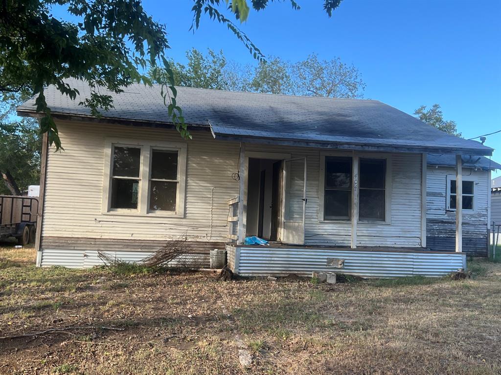 404 E Main Property Photo 1