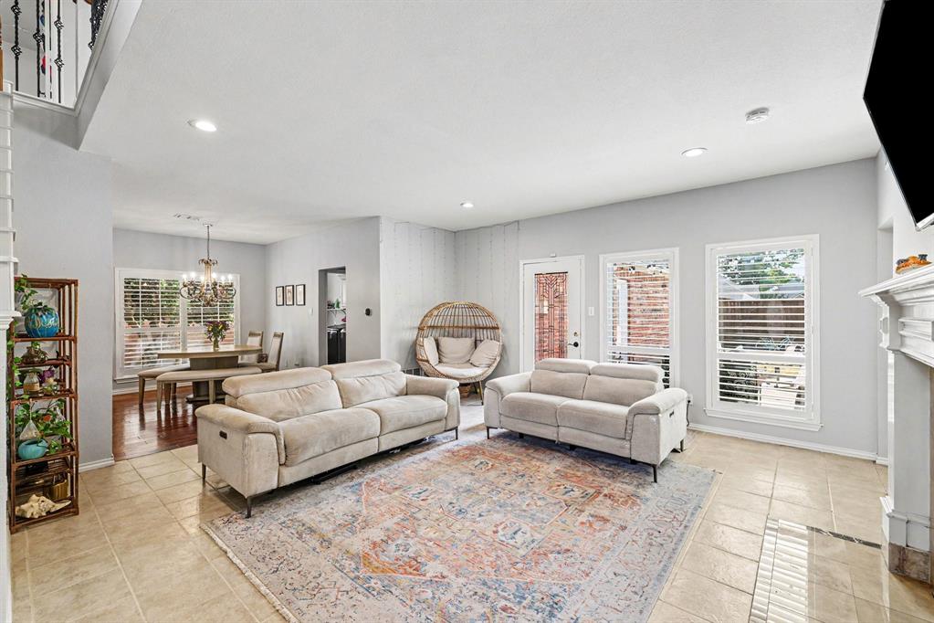 2912 Barksdale Drive Property Photo 2