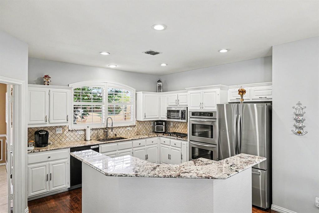 2912 Barksdale Drive Property Photo 3