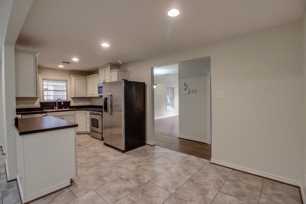 1311 S Edgefield Avenue Property Photo 6