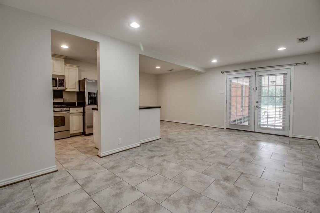 1311 S Edgefield Avenue Property Photo 8