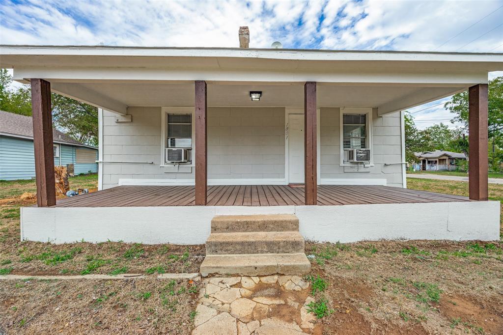 1801 W Bond Street Property Photo 2