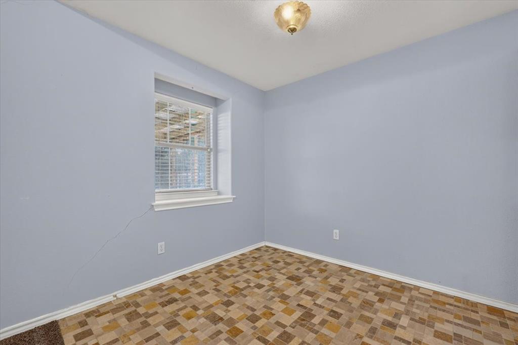 401 S Llano Street Property Photo 5