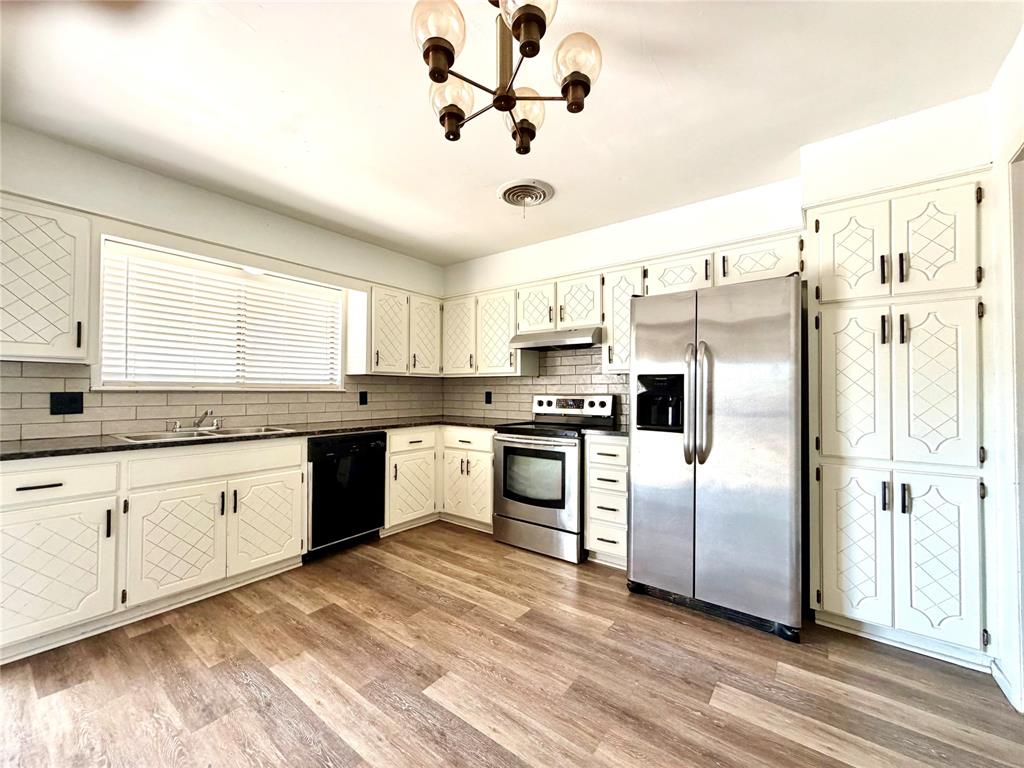 2318 Corsicana Avenue Property Photo 4