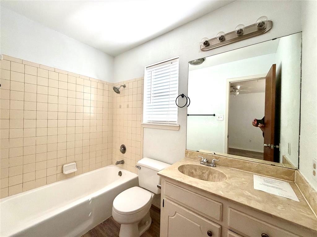 2318 Corsicana Avenue Property Photo 6