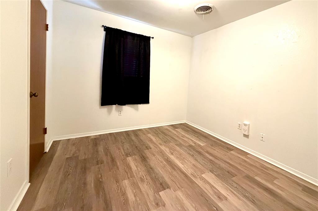 2318 Corsicana Avenue Property Photo 8