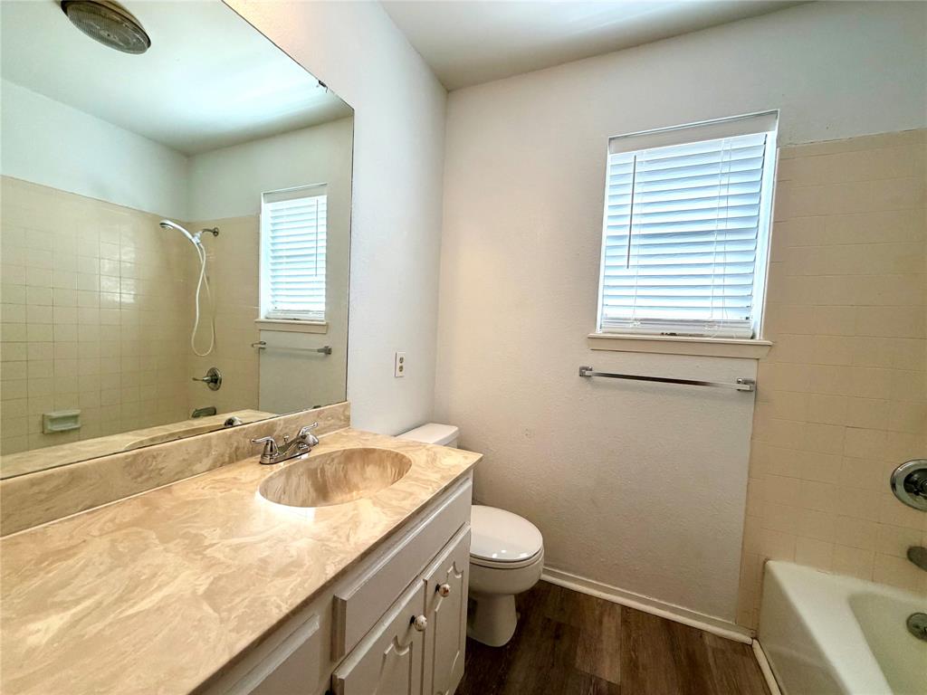 2318 Corsicana Avenue Property Photo 9