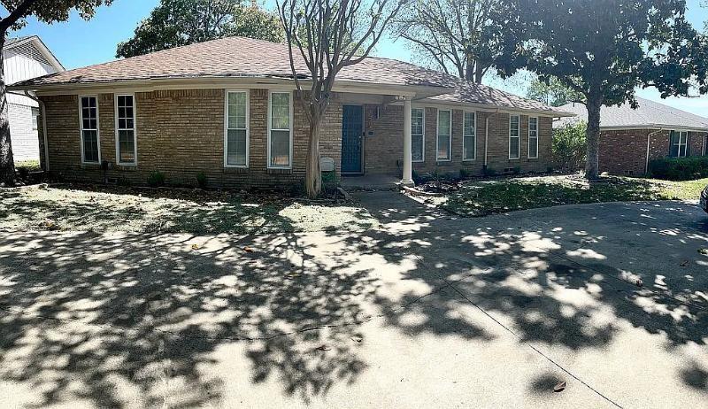 9406 Hunters Creek Drive Property Photo 1