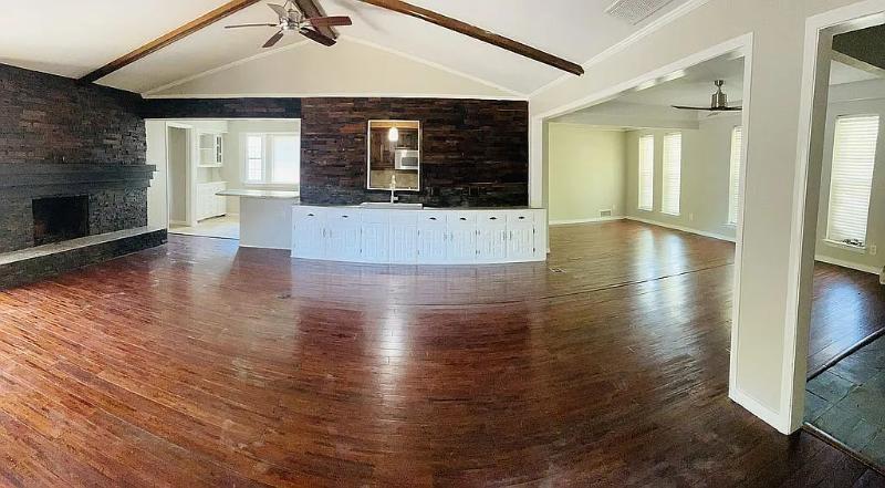 9406 Hunters Creek Drive Property Photo 2