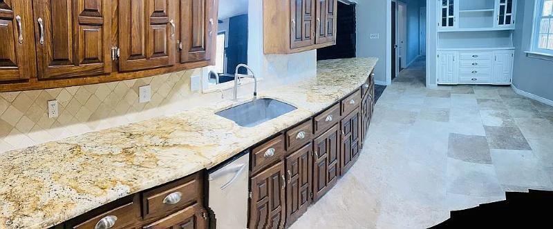 9406 Hunters Creek Drive Property Photo 4