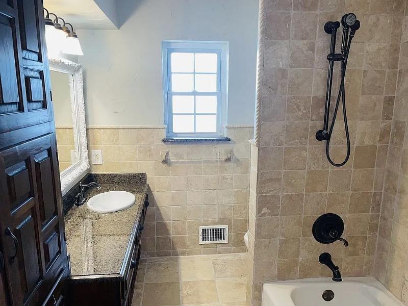 9406 Hunters Creek Drive Property Photo 7