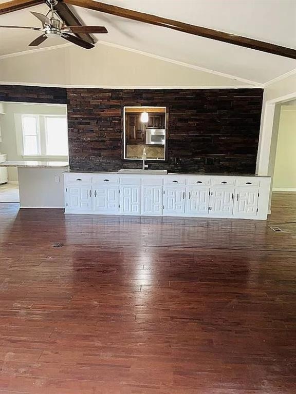 9406 Hunters Creek Drive Property Photo 9