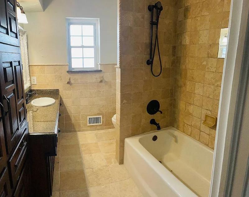 9406 Hunters Creek Drive Property Photo 11