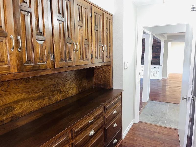 9406 Hunters Creek Drive Property Photo 15
