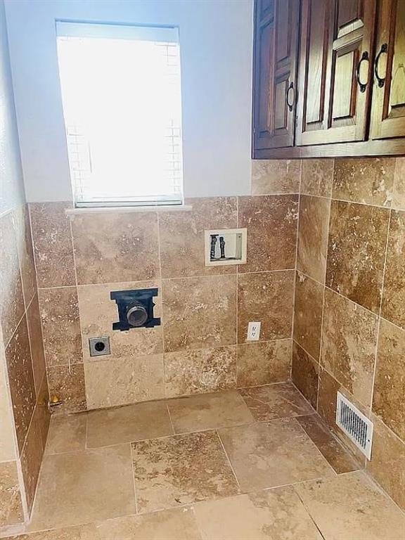 9406 Hunters Creek Drive Property Photo 26