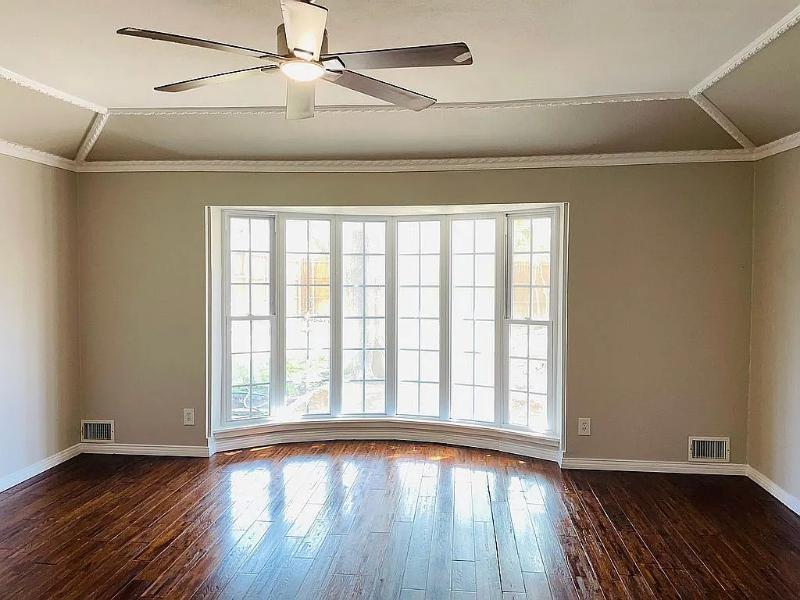 9406 Hunters Creek Drive Property Photo 31