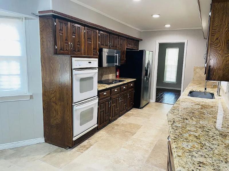 9406 Hunters Creek Drive Property Photo 34