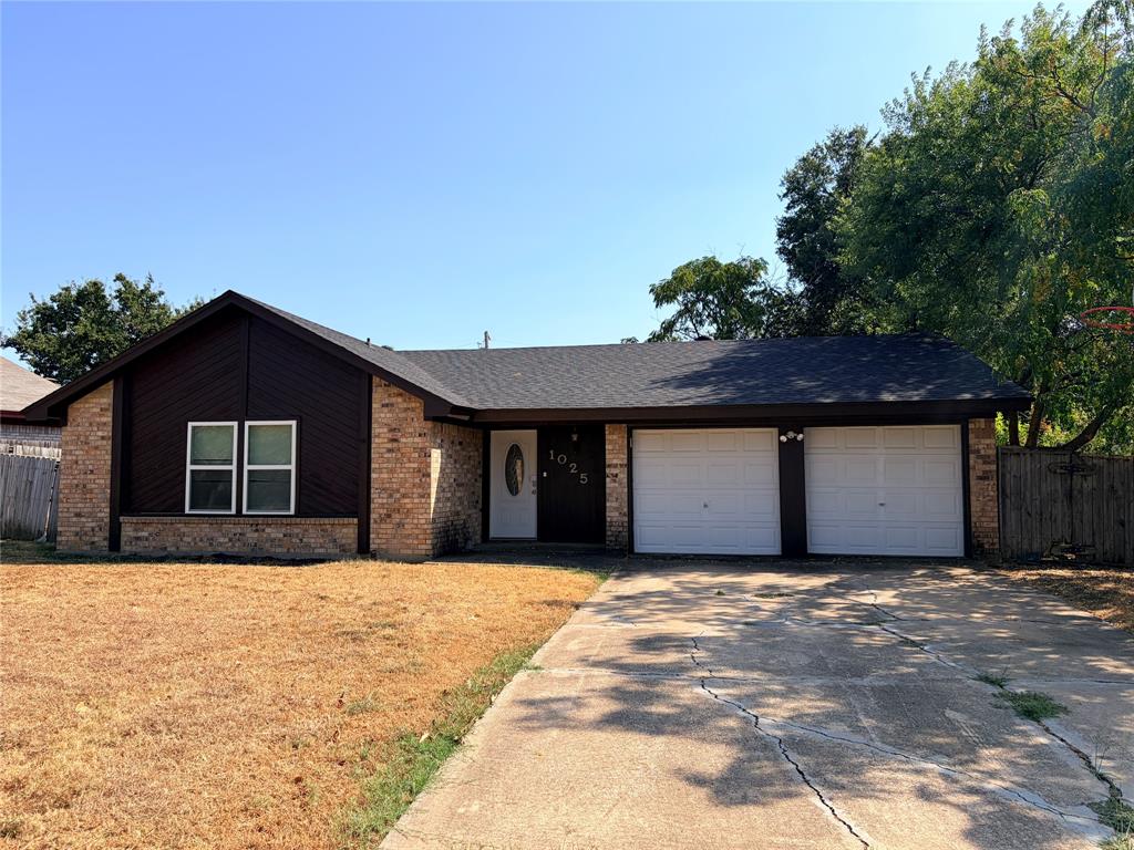 1025 Fox River Lane Property Photo 1