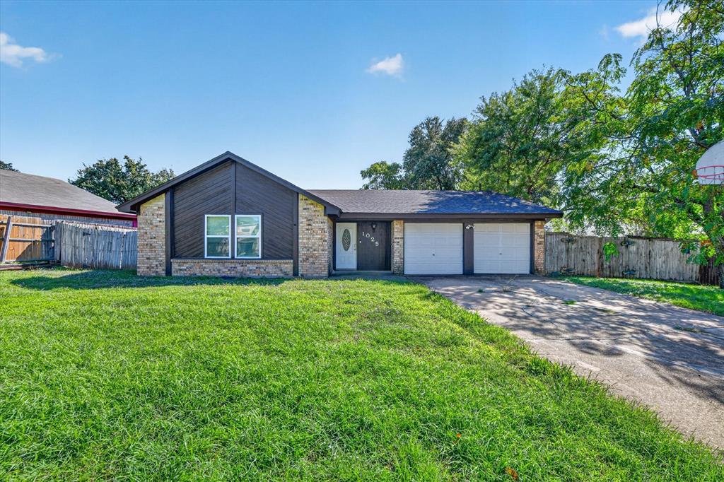 1025 Fox River Lane Property Photo 1