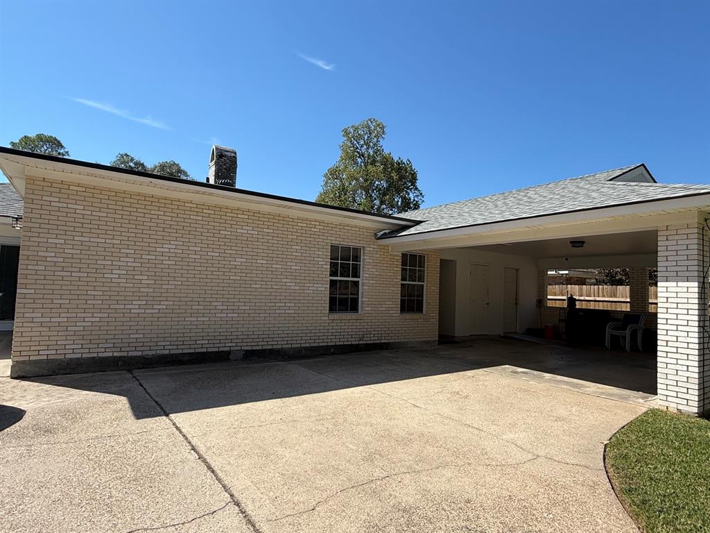 7553 University Drive Property Photo 4