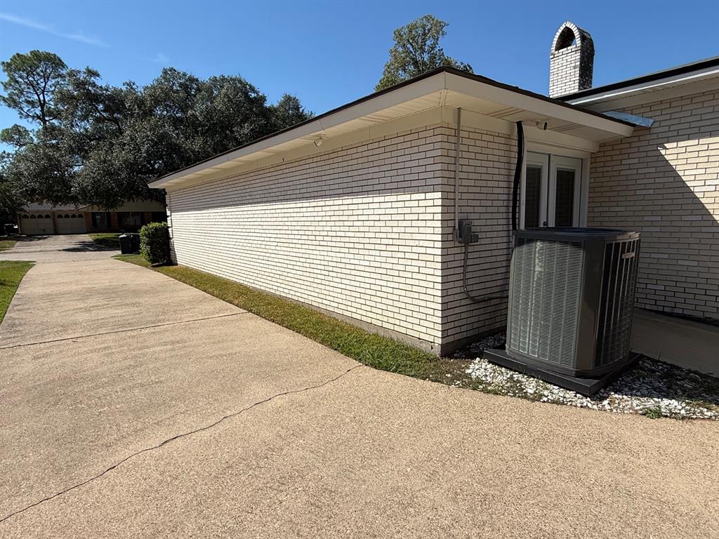 7553 University Drive Property Photo 5