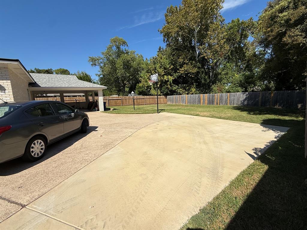 7553 University Drive Property Photo 6