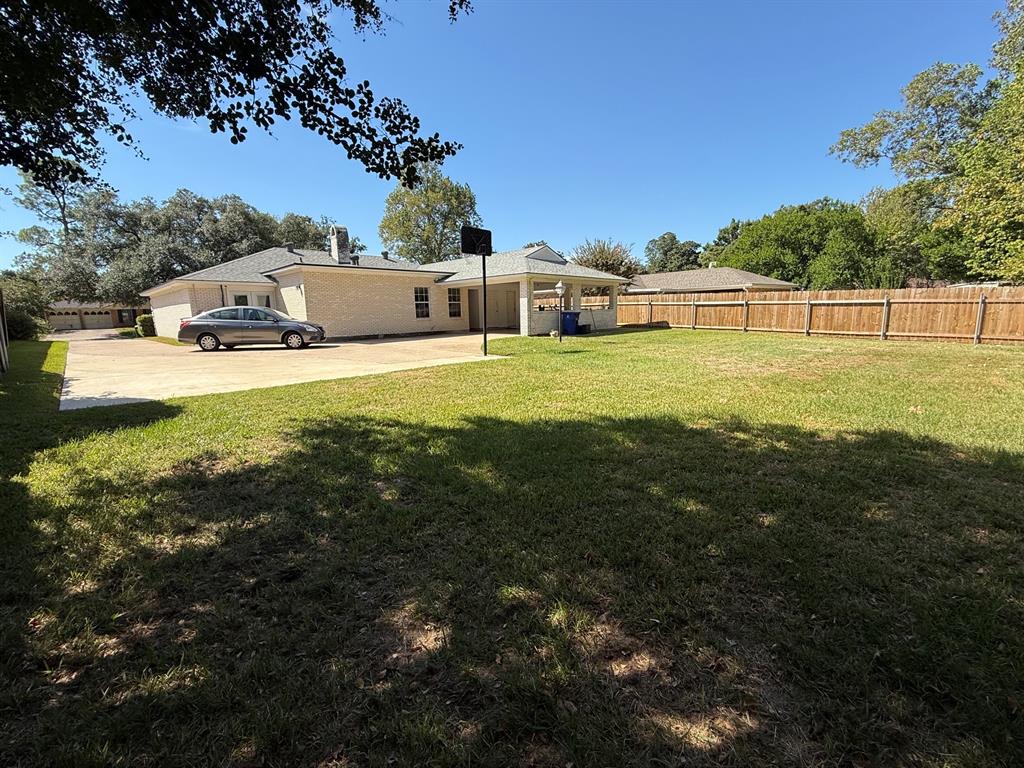 7553 University Drive Property Photo 7