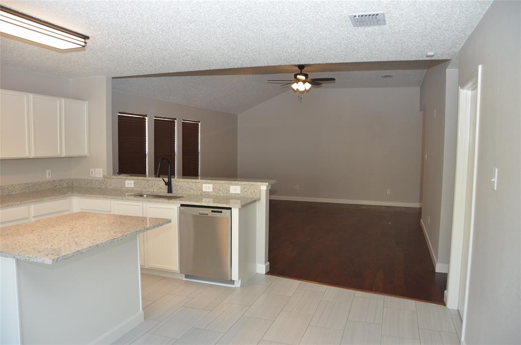 9353 Sundial Property Photo 9