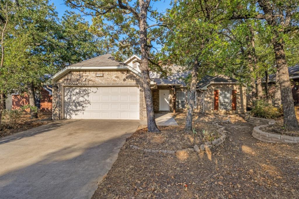 2104 Leslie Street Property Photo 2