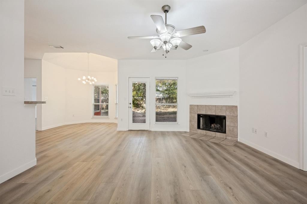 2104 Leslie Street Property Photo 4