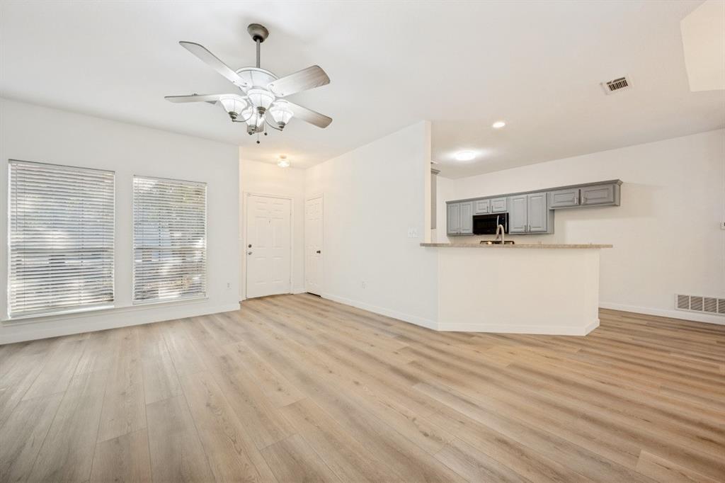 2104 Leslie Street Property Photo 8