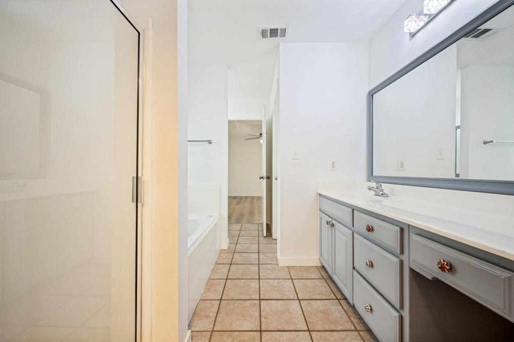 2104 Leslie Street Property Photo 16