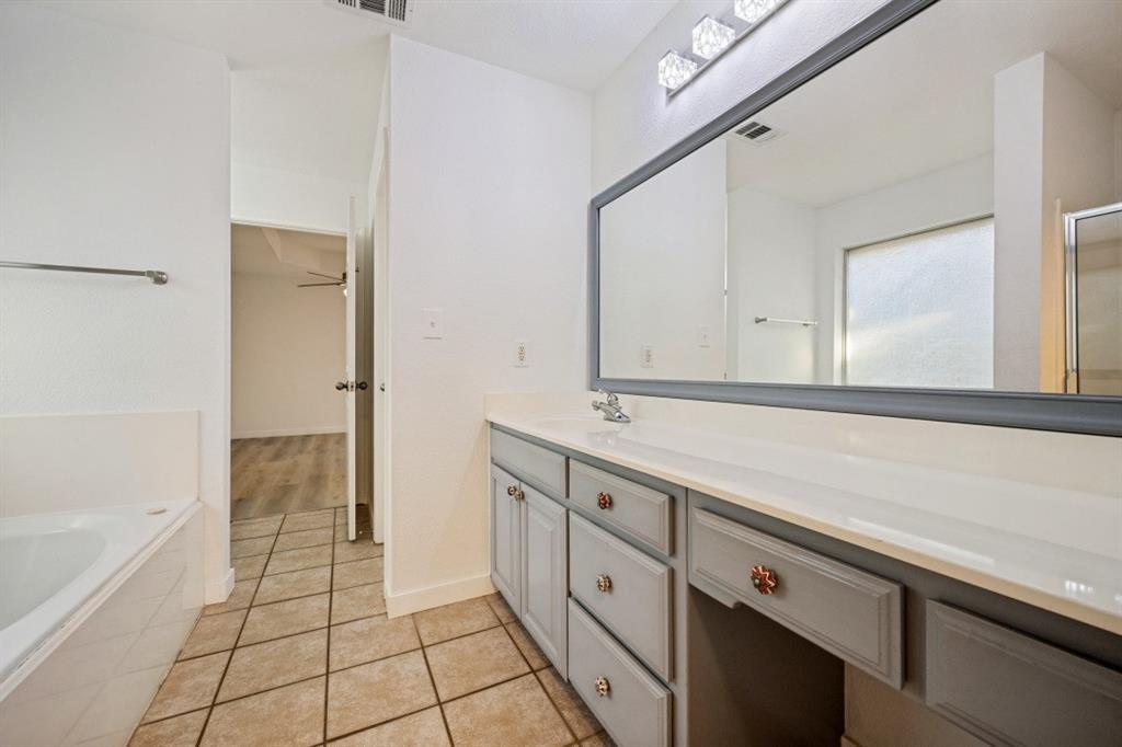 2104 Leslie Street Property Photo 17