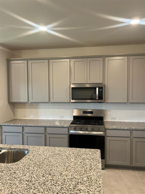 820 Jacquelyn Dr Property Photo 4