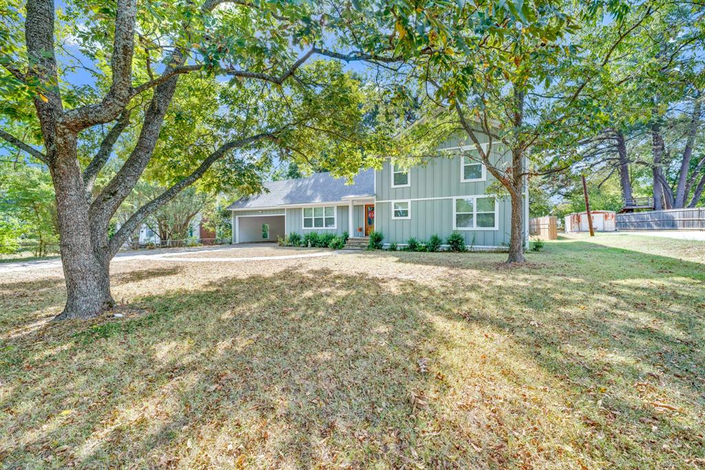 303 North Ellis Property Photo 3
