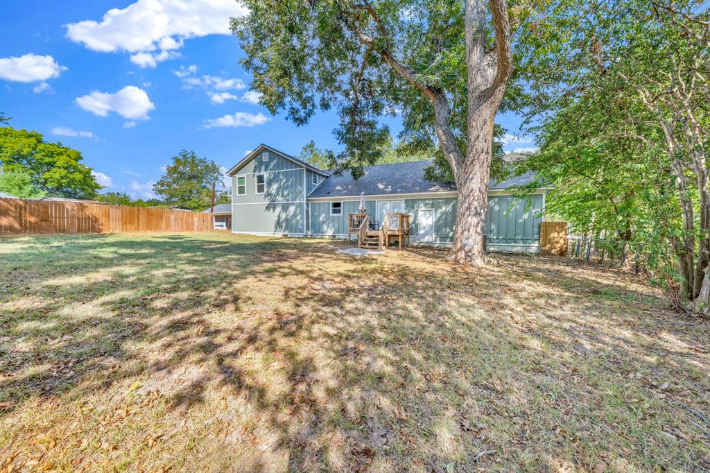 303 North Ellis Property Photo 5