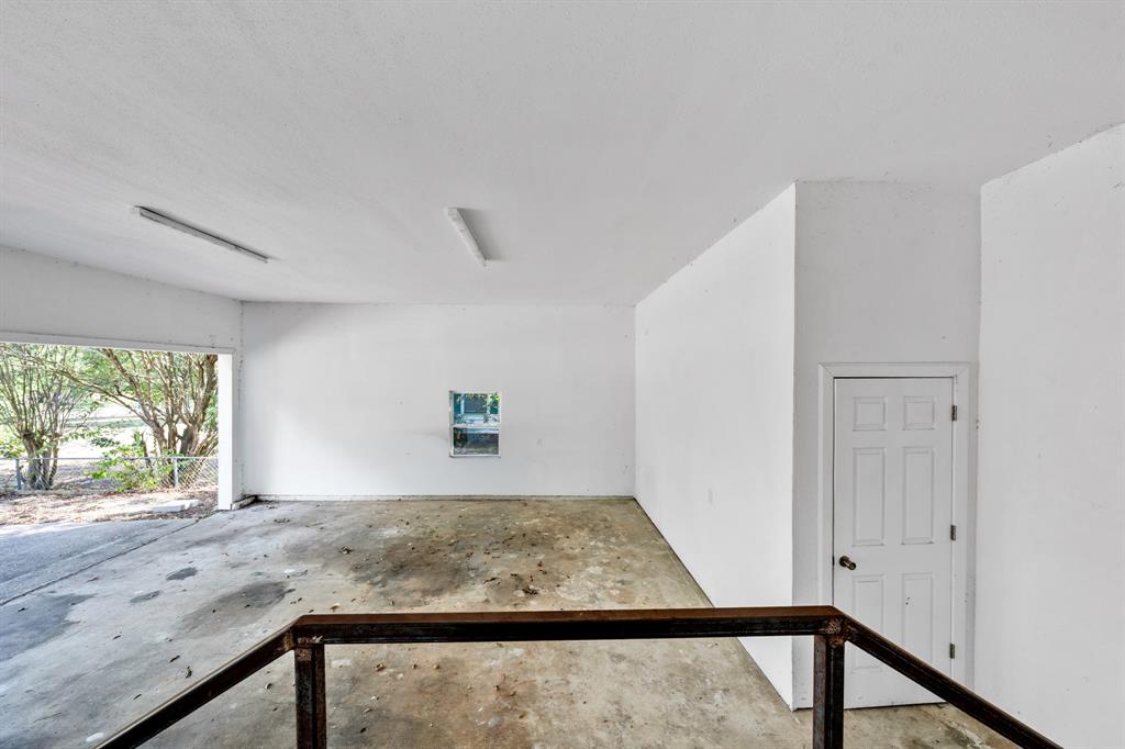 303 North Ellis Property Photo 6