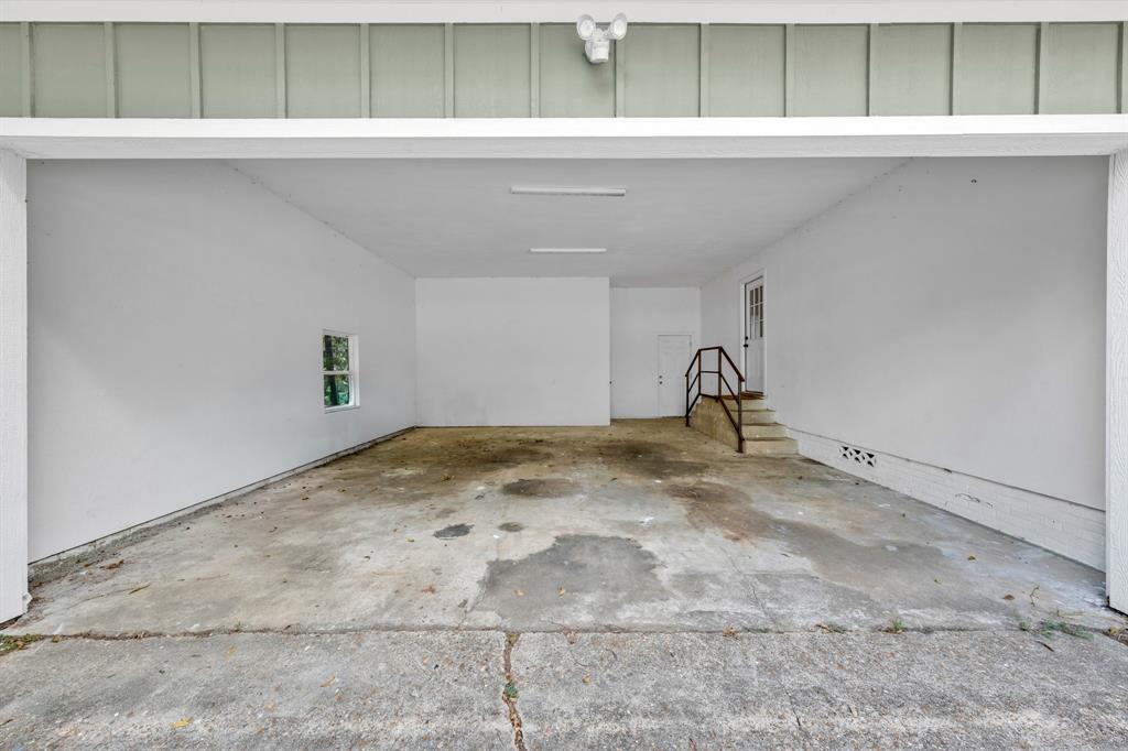 303 North Ellis Property Photo 7