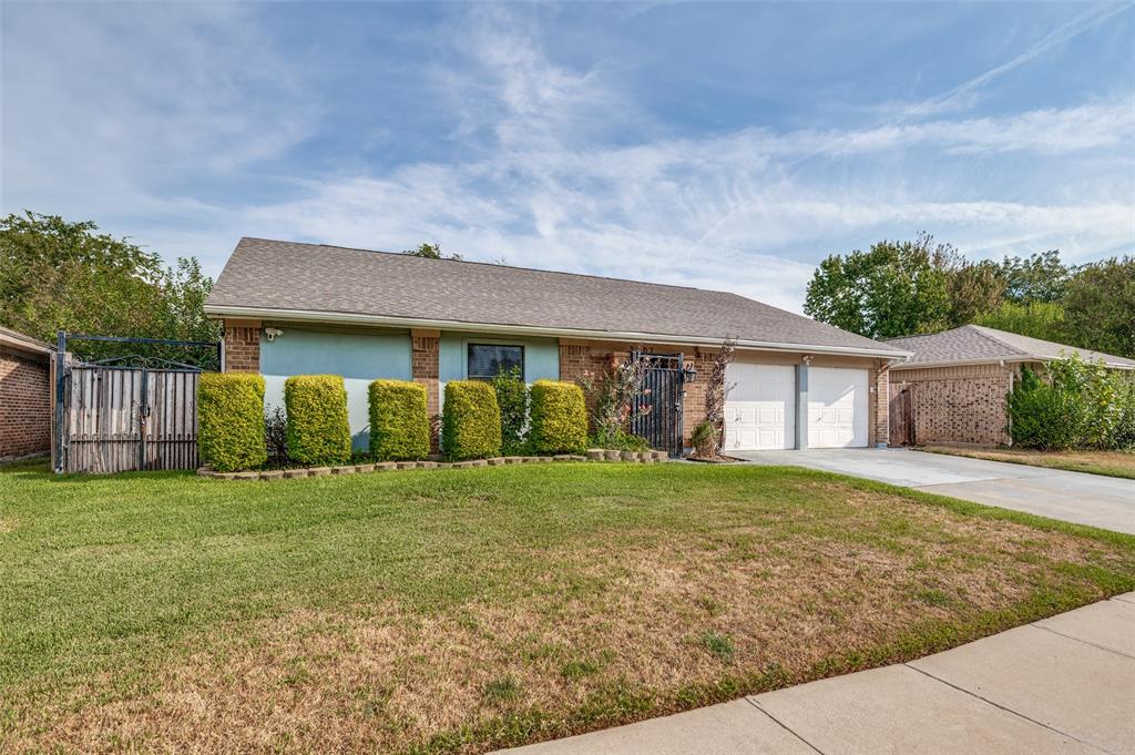2307 Busch Drive Property Photo 1
