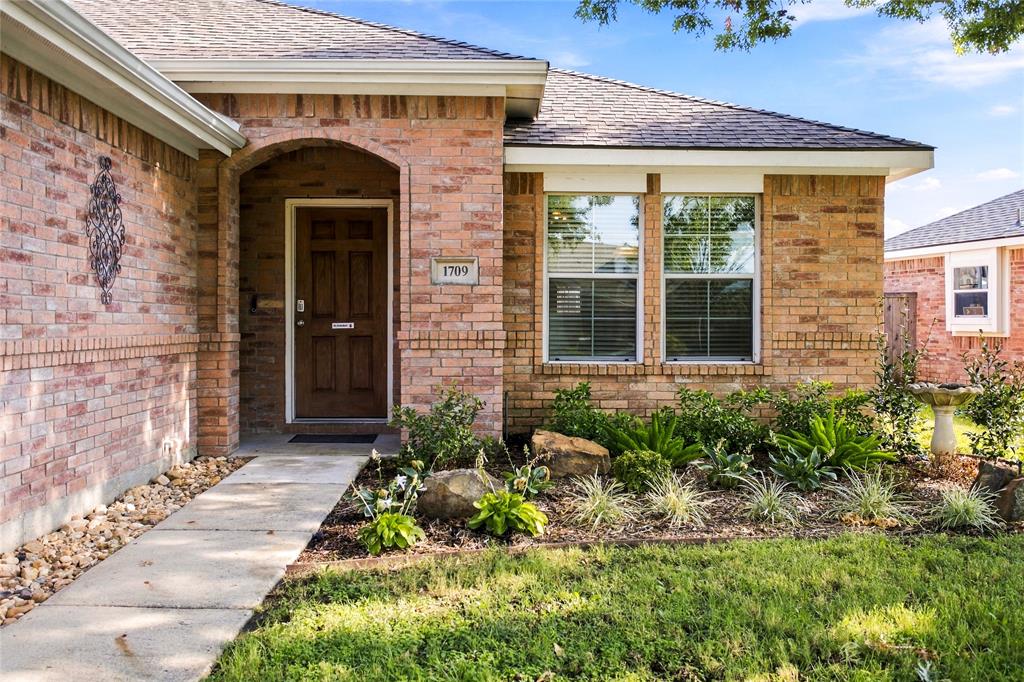 1709 White Mountain Way Property Photo 2